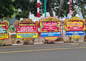 Kapolda Metro Jaya yang Baru Irjen Asep Edi Suheri Dibanjiri Karangan Bunga