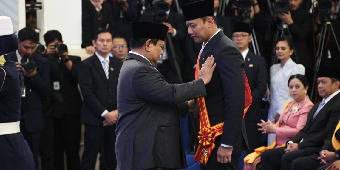 Presiden Prabowo Anugerahkan Bintang Mahaputera Utama kepada Menko Infrastruktur AHY