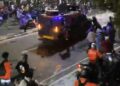 Baracuda Brimob Tabrak Massa, Driver Ojol Tewas Terseret – Ratusan Warga Kepung Markas Brimob Kwitang