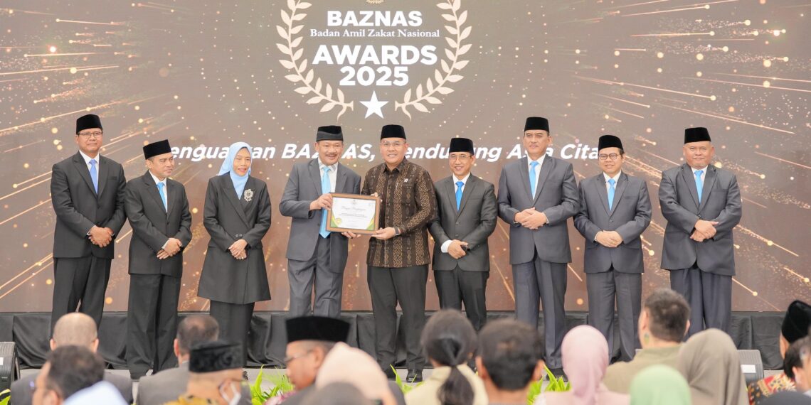 Wamen Ossy Terima Penghargaan Baznas Award 2025