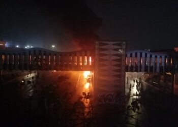 Kerusuhan Jakarta, Halte dan Gerbang Tol Dibakar