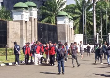 Demonstrasi di DPR, Buruh Tuntut Kenaikan Upah hingga Pembatasan Outsourcing