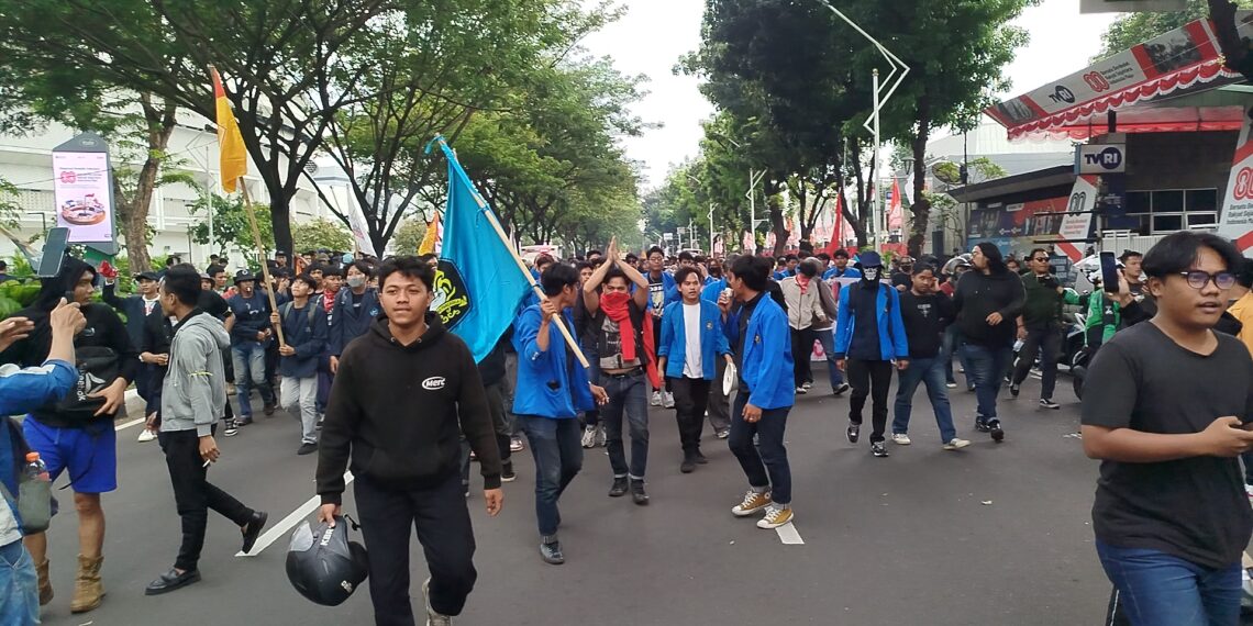 Polisi Perketat Penjagaan Kedatangan BEM SI