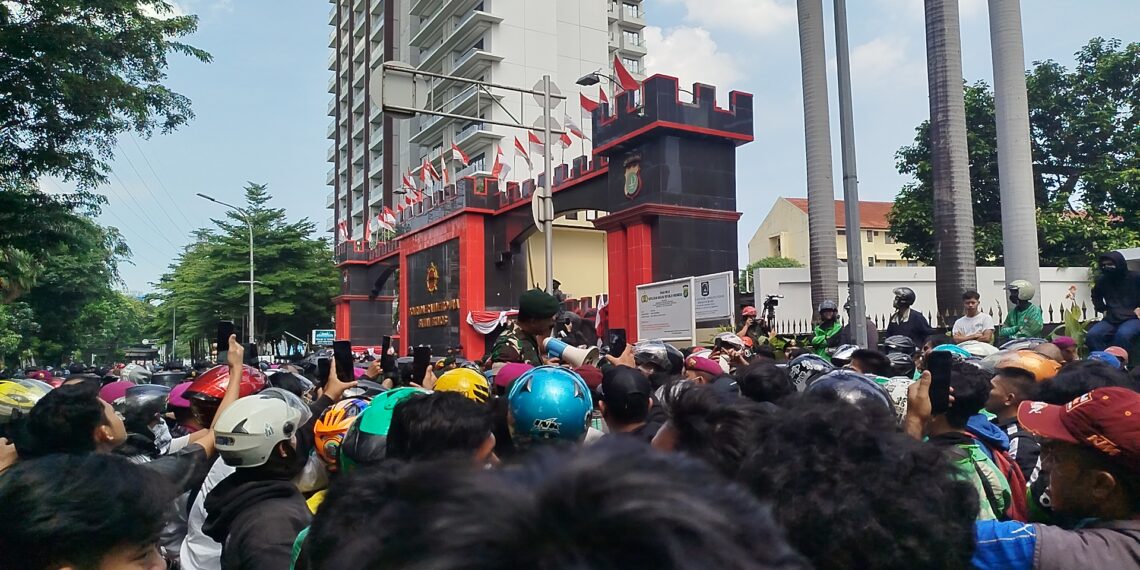 TNI Redam Kericuhan di Markas Brimob Kwitang