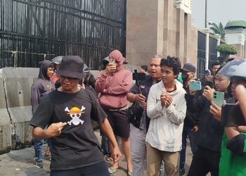 Masa Pendemo : “Baju One Piece di Bilang Ancaman, Tetapi Sama Allah Tidak Takut”