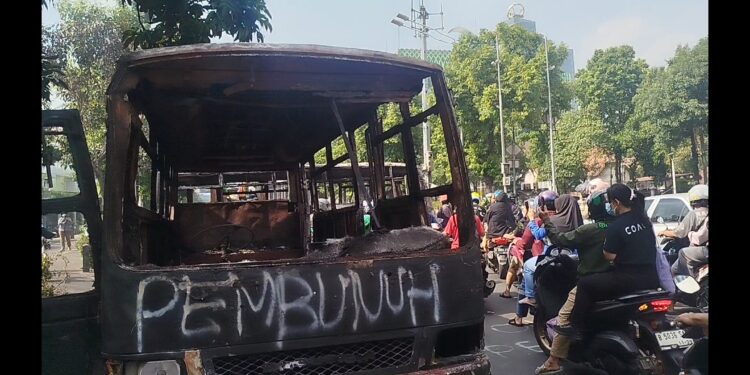 Kantor Gegana Kramat Raya Rusak Parah Dibakar