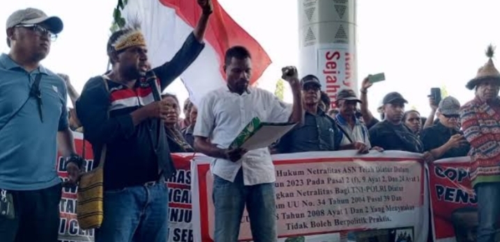 Ratusan Warga Papua Desak Pangdam Pimpin Sementara