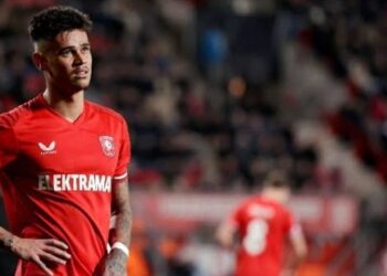 Hilgers Tinggalkan Twente Menuju Crystal Palace