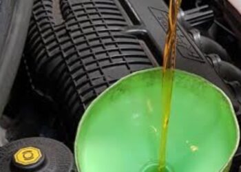 Daftar Rekomendasi Oli Mobil Terbaik Bikin Mesin Awet