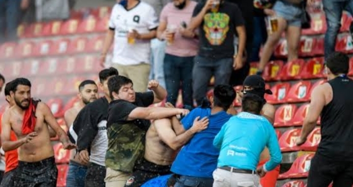 Suporter di Hungaria Ricuh Karena Adanya Spanduk Provokatif Picu Konflik Sepak Bola