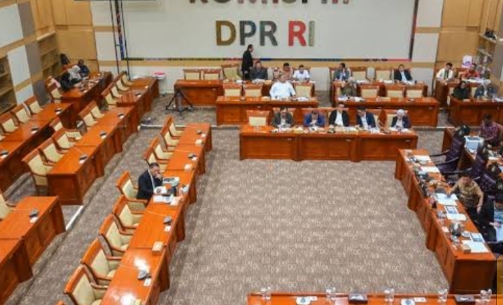 DPR Ingatkan Dampak Isu Akuisisi BCA Danantara Buka Suara