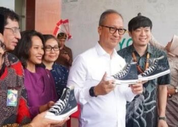Ekspor Sepatu Converse Batang Tembus Amerika