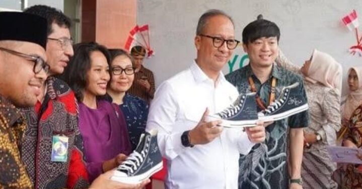 Ekspor Sepatu Converse Batang Tembus Amerika