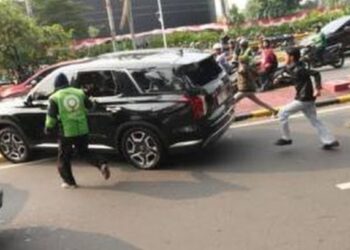 Mobil Palisade Jadi Sasaran Massa Senayan