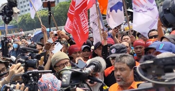 Demo Buruh Ricuh di Depan DPR