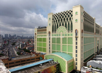 Meski Terlihat Sepi, Penjualan Baju Adat di Pasar Tanah Abang Meningkat Jelang 17-an