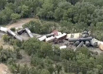 Kereta Barang Pembawa Bahan Berbahaya Anjlok di Texas, 35 Gerbong Keluar Jalur