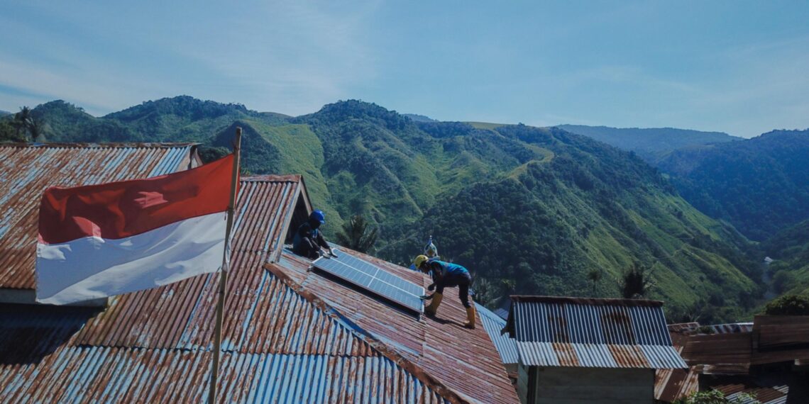 SuperSUN Terangi Sekolah dan Rumah Ibadah di Seko