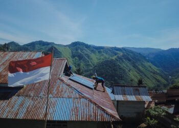 SuperSUN Terangi Sekolah dan Rumah Ibadah di Seko
