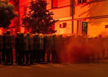 Makin Chaos! Demo Anti-pemerintah Memanas, Partai Presiden Dirusak