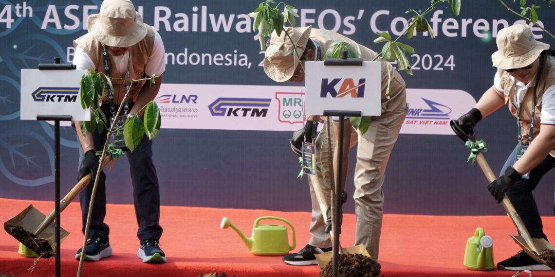 Program Penghijauan KAI Serap 2,35 Juta CO2