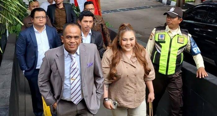 Lisa Mariana Tiba di KPK Kasus Bank BJB