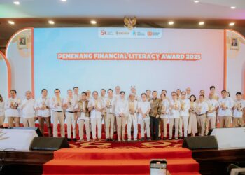 OJK Anugerahkan Bank bjb Penghargaan KEJAR 2025