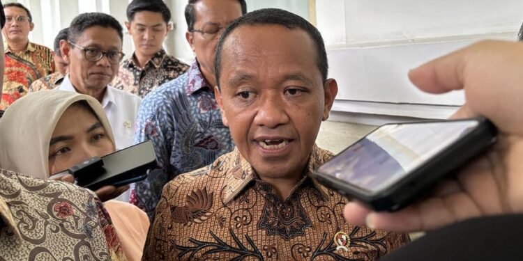 Bahlil Buka Impor Litium Australia untuk Dorong Industri Baterai EV