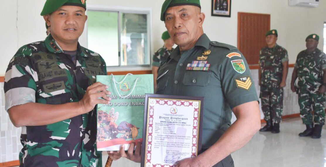 Dandim 1710/Mimika Pimpin Acara Tradisi Korps Pindah Satuan dan Purna Tugas