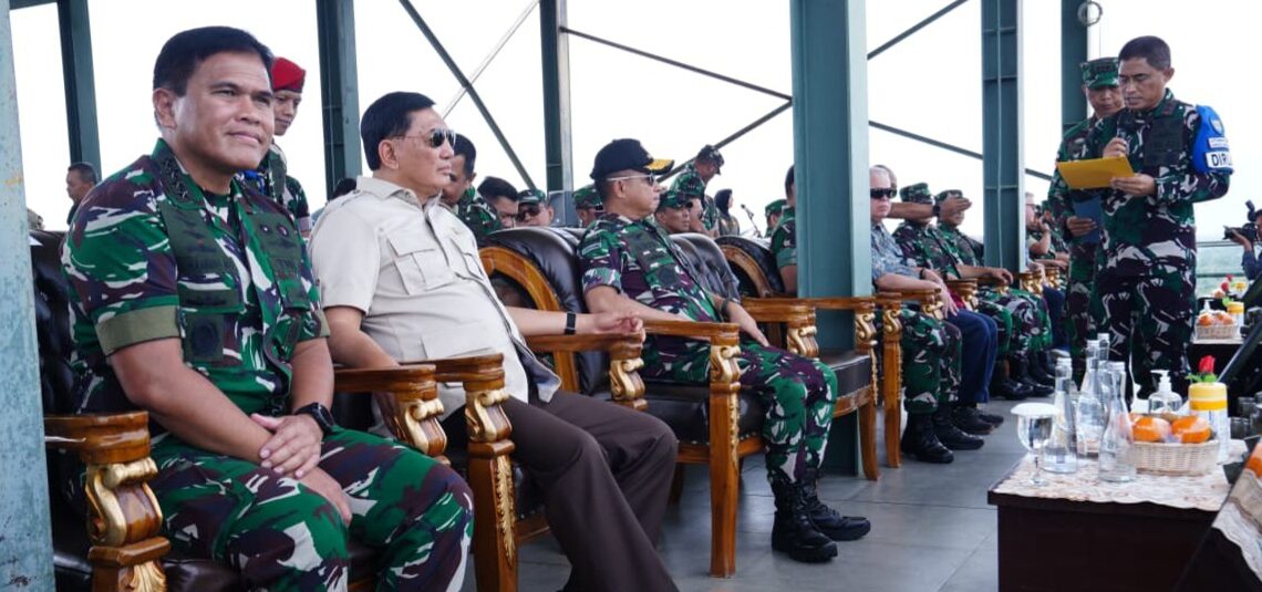 Panglima TNI Dampingi Menhan RI Tinjau Latihan Puncak Super Garuda Shield di Baturaja