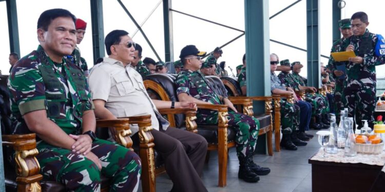 Panglima TNI Dampingi Menhan RI Tinjau Latihan Puncak Super Garuda Shield di Baturaja