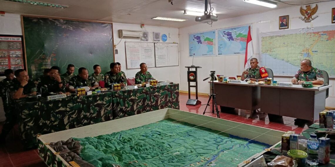 Dandim 1710/Mimika Dampingi Danrem 173/PVB Untuk Meninjau Pos Pengamanan