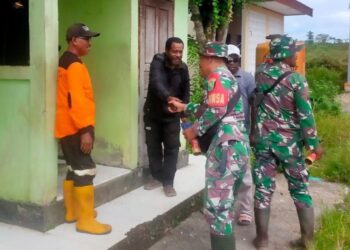 Babinsa Koramil Kuala Kencana Pantau TPA dan Himbau Pengelola Tetap Jaga Kebersihan