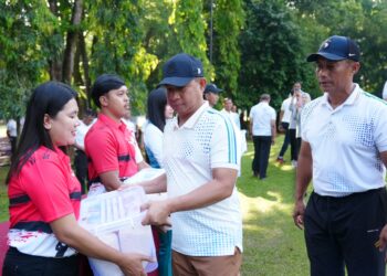 Panglima TNI Bagikan Ratusan Paket Sembako dan Lepas Ratusan Ekor Burung di Mabes TNI