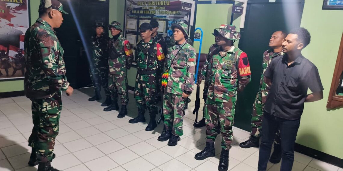 Jaga Situasi Kamtibmas Agar Tetap Kondusif Menjelang Peringatan HUT Ke-80 TNI, Kodim 1710/Mimika Gelar Patroli Wilayah