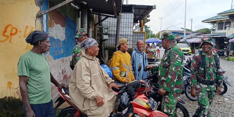 Ciptakan Situasi Kondusif Di Tengah-Tengah Warga, Kodim 1710/Mimika Bersama Komponen Pendukung Terus Menggelar Patroli Humanis Jelang HUT Ke-80 TNI