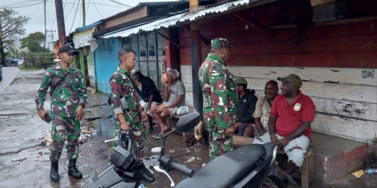 Jaga Keamanan Wilayah, Kodim 1710/Mimika Laksanakan Patroli Humanis Di Wilayah Binaan