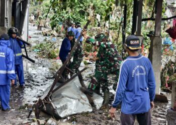 TNI Bergerak Cepat Evakuasi Korban Banjir di Denpasar, Kodam IX/Udayana Kerahkan Ratusan Prajurit