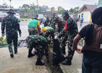 Jelang Peringatan HUT Ke-80 TNI Tahun 2025, Kodim 1710/Mimika bersama Satuan TNI-Polri dan Komponen Masyarakat Gelar Kegiatan Karya Bakti Pembersihan Lingkungan Pasar