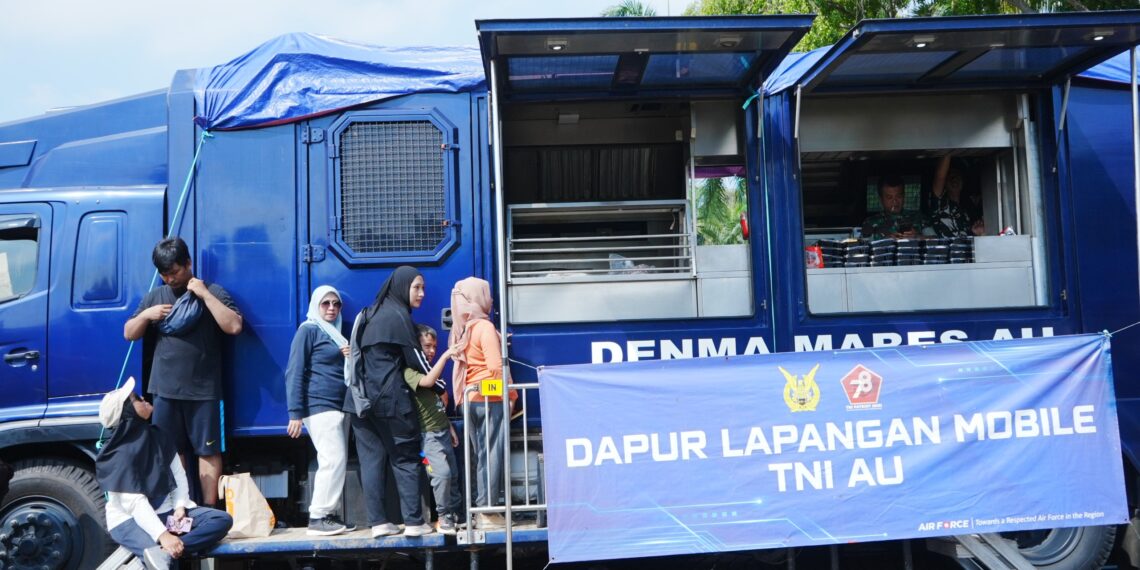 Ribuan Warga Nikmati 15.000 Porsi Makan Gratis di Monas