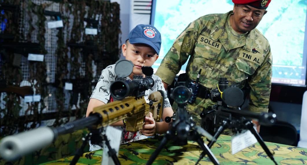 TNI Fair 2025: Monas Meriah Jadi Ajang Pesta Rakyat, Anak-Anak Antusias Naik Panser TNI