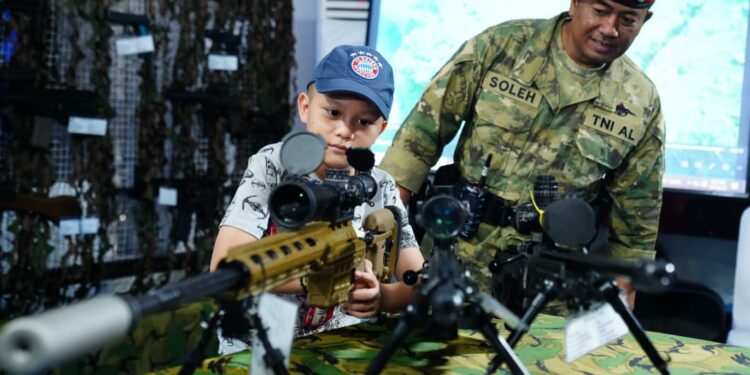 TNI Fair 2025: Monas Meriah Jadi Ajang Pesta Rakyat, Anak-Anak Antusias Naik Panser TNI