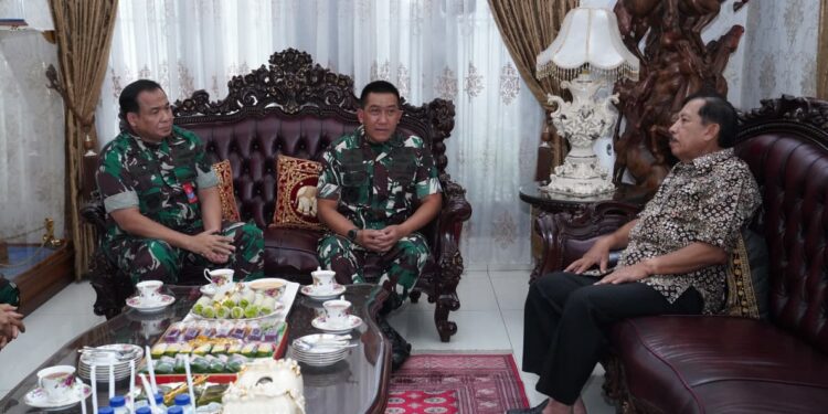 HUT ke-80 TNI, Generasi Penerus Pererat Tali Silaturahmi dengan Sesepuh TNI