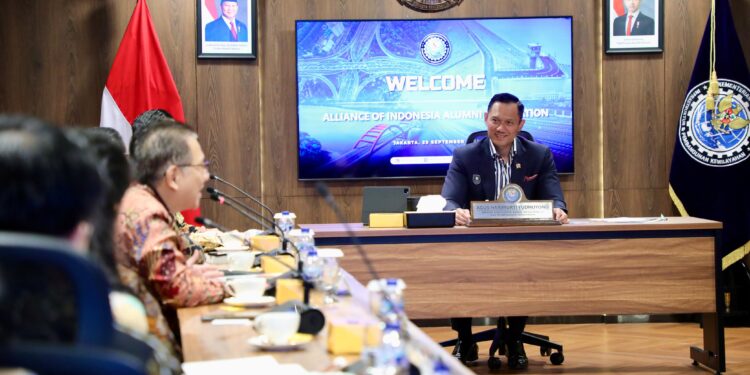 Menko AHY Lepas Tim Jelajah Pelabuhan dan Logistik 2025