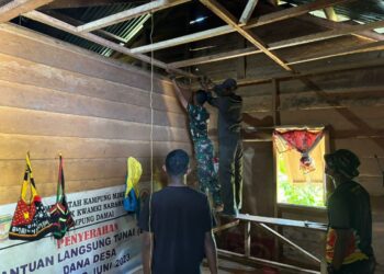 Bantu Warga Kurang Mampu Jelang Peringatan HUT Ke-80 TNI, Kodim 1710/Mimika Perbaiki Rumah Tidak Layak Huni