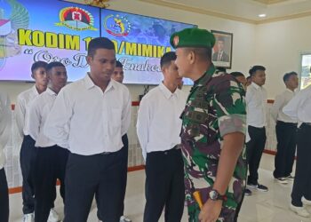 Dandim 1710/Mimika Beri Pengarahan Kepada Pendaftar Rekrutmen Calon Prajurit TNI AD TA 2025