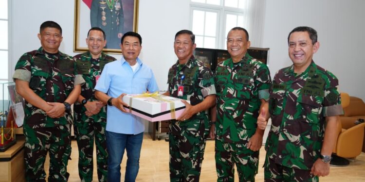 Mabes TNI Pererat Silaturahmi dengan Sesepuh Jenderal TNI (Purn) Dr. Moeldoko