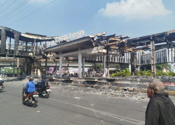 Perbaikan Halte Senen Toyota Rangga Pasca Kerusuhan