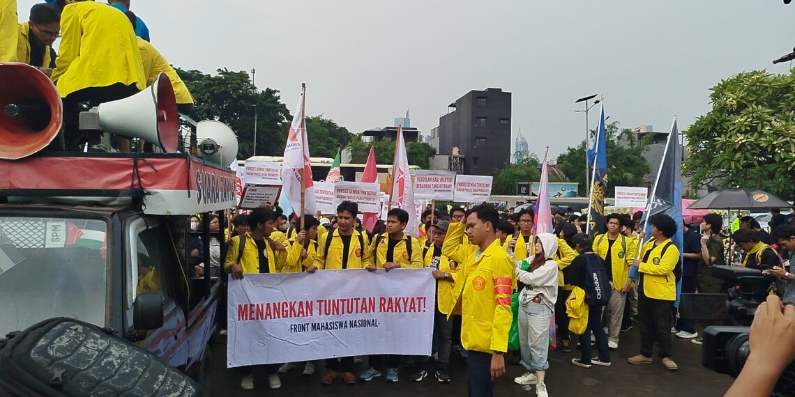 Ratusan Mahasiswa Gelar Demo di DPR#RakyatTagihJanji
