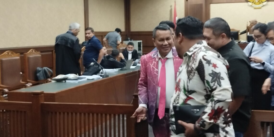 Ahli dan Hotman Paris Berdebat di Sidang Impor Gula